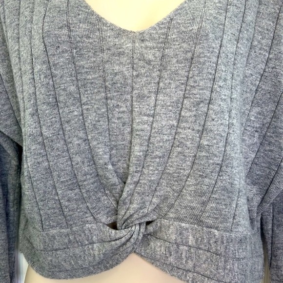 Forever 21 - Gray Ribbed Crop Knot Long Sleeve Sweater Size Large - Picture 6 of 11